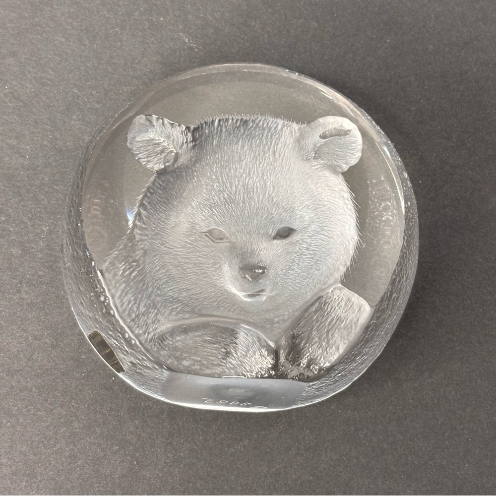 Mats Jonasson Sweden Crystal Engraved Bear Signed & Numbered Paperweight